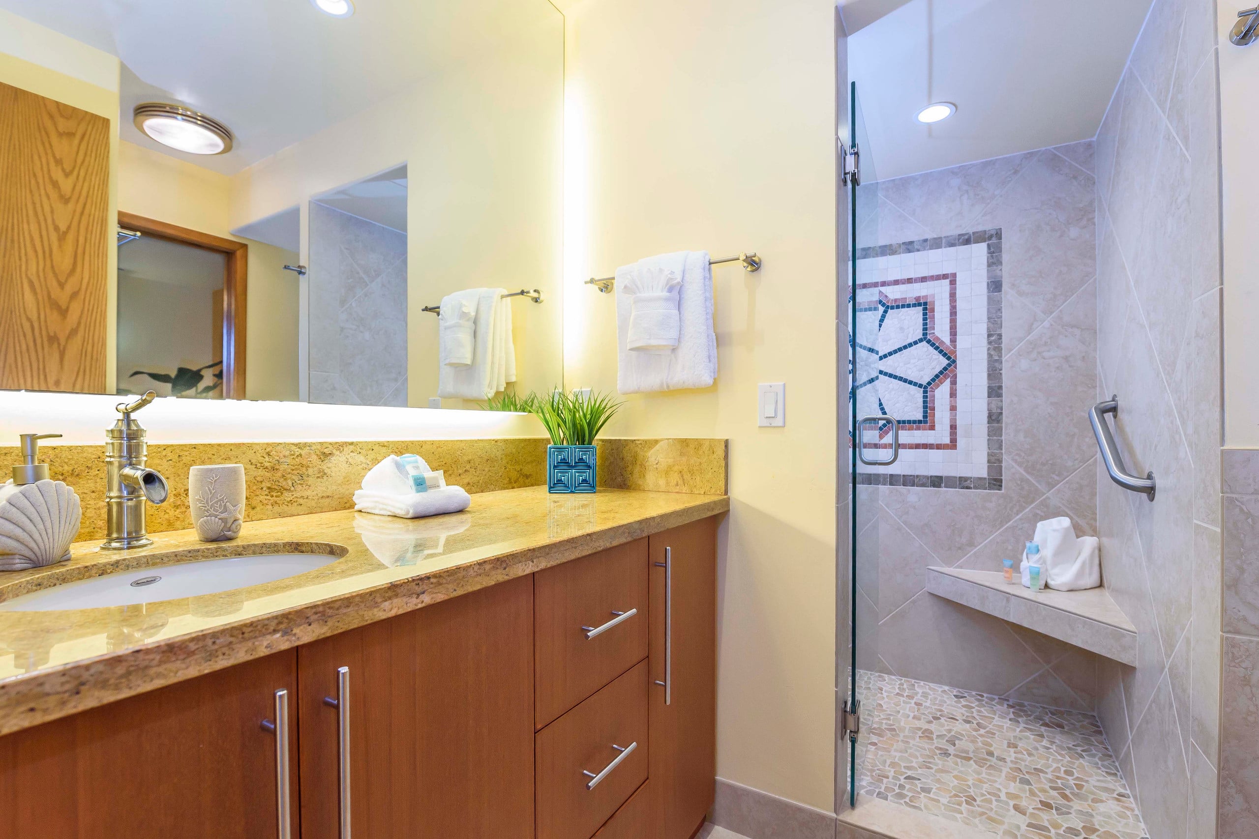 Condo in Lahaina · ★4.71 · 3 bedrooms · 3 beds · 3 baths - Image 28