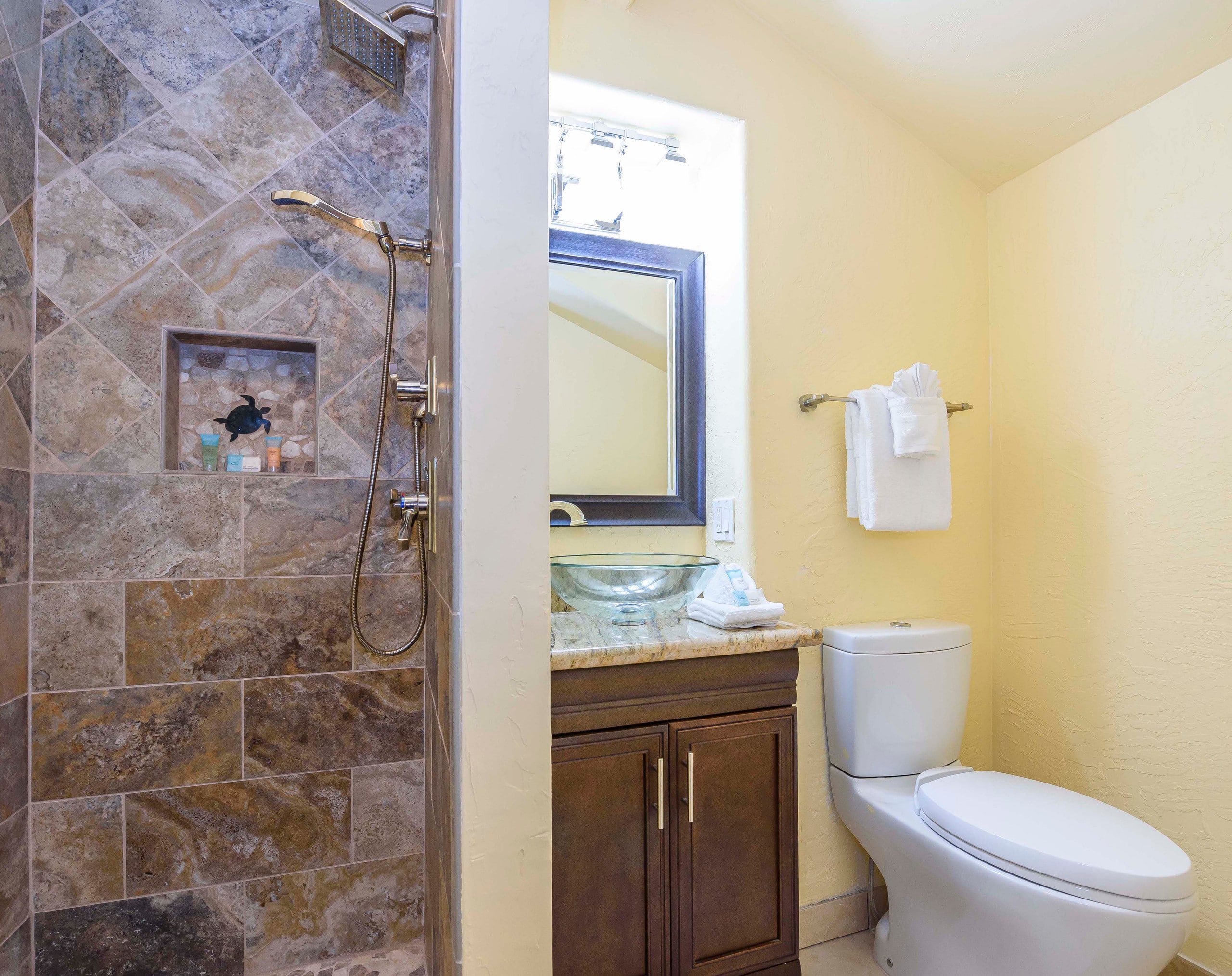 Condo in Lahaina · ★4.71 · 3 bedrooms · 3 beds · 3 baths - Image 25
