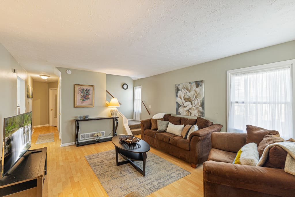 Charlotte Charmer - 3 Bdrm.