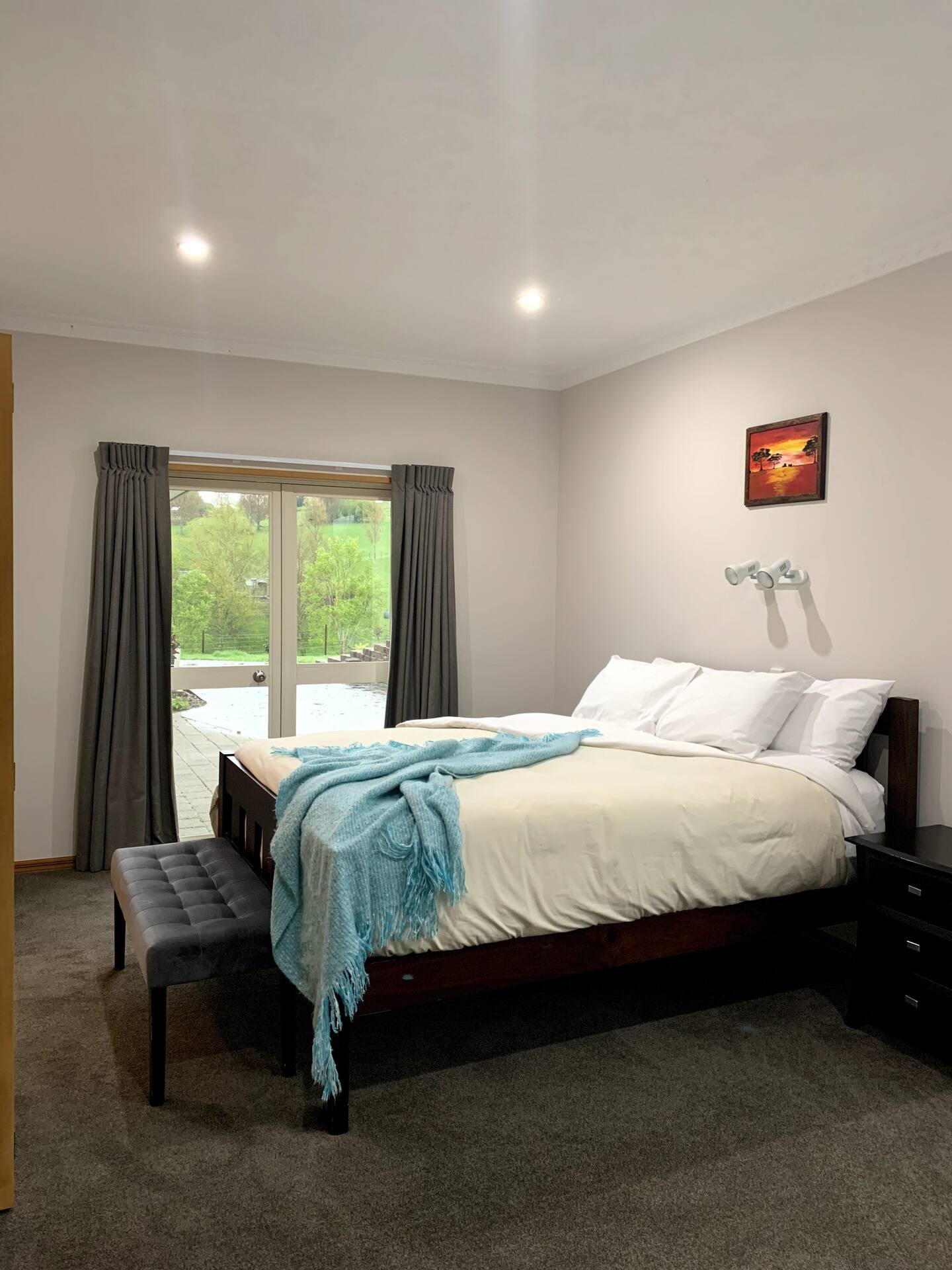 Cheerful Country Home With 3-bedrooms, 2-bathrooms 2