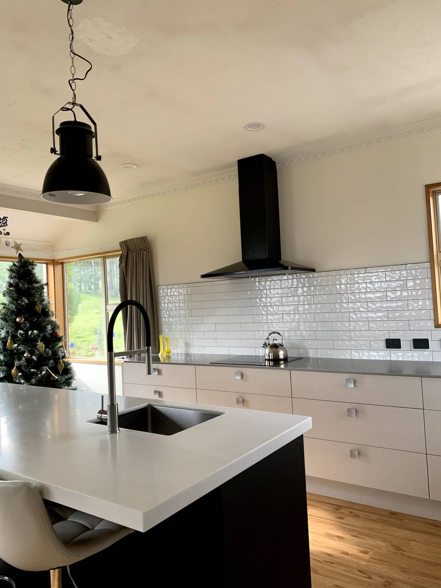 Cheerful Country Home With 3-bedrooms, 2-bathrooms 3