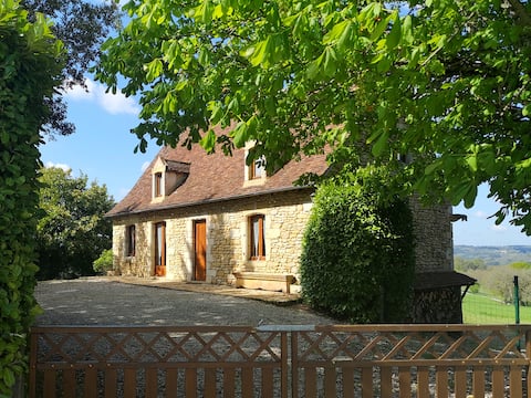 Le Chastelet, 10/11 people, very quiet with beautiful view