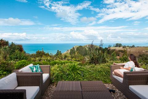 Orokawa Bay Retreat: Luxury Coastal Views Waihi