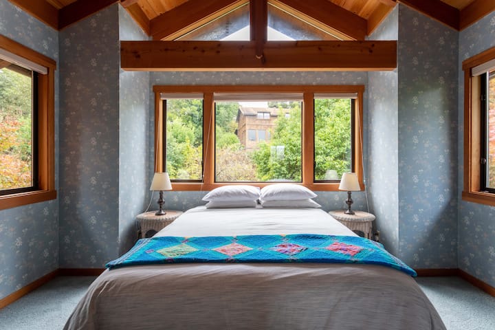 Dhomë gjumi krevat dopio "queen" në kate