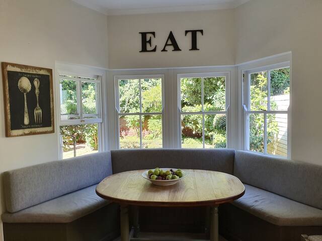 5 bedroom holiday home to rent in Cape Town gallery image 4