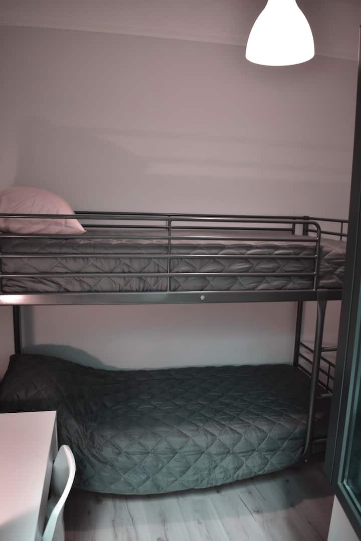 Dhomë gjumi me krevat marinari