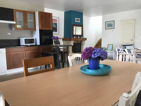 Well-equipped cottage, private garden, swimming pool, and games