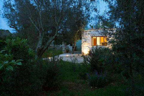 Il Cubetto- cute mini house in yellow olive