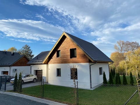 House near the mountains in Sosnówka