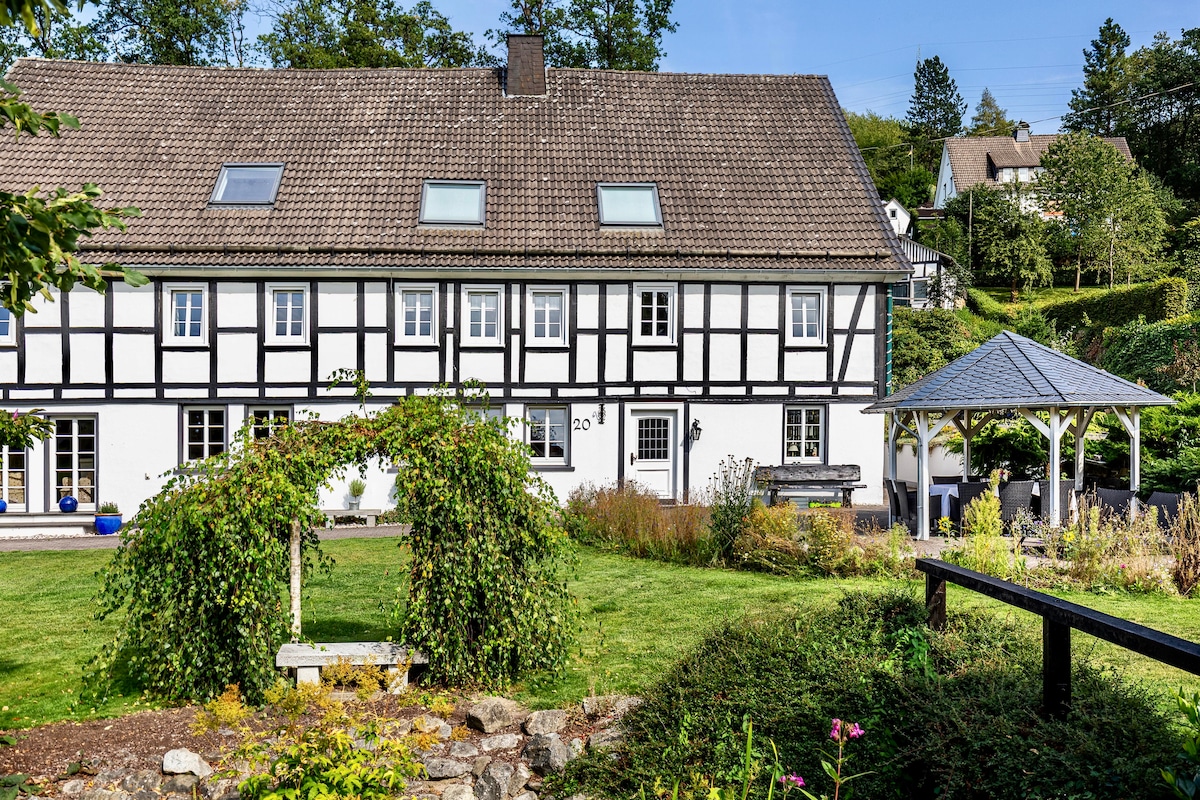 Geräumiges Landhaus mit Garten im Sauerland Häuser zur Miete in