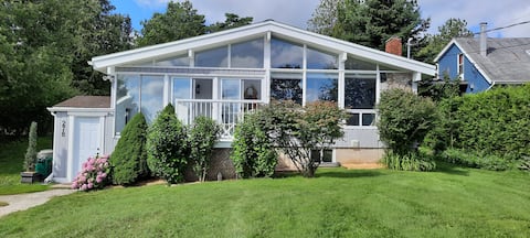 Entire Cottage with Hot Tub, near Beach