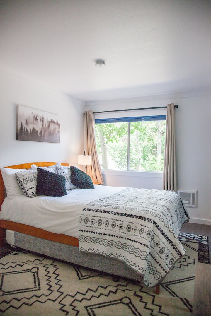 Queen bed with twin trundle.