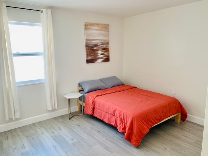 חדר שינה שלישי הממוקם בקומה הראשית