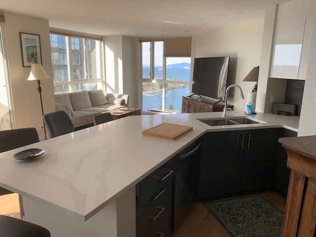 Sunset Beach Apt. Amazing Ocean Views