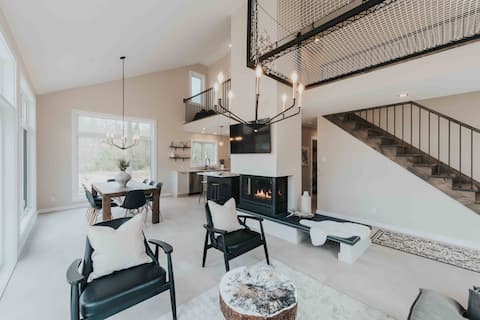 Top Airbnb: Chalet Nordik - Waterfront/Deck in Mandeville