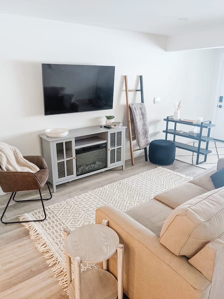 Cozy & Chic Guest Suite In Wine Country [King Bed] - Kelowna