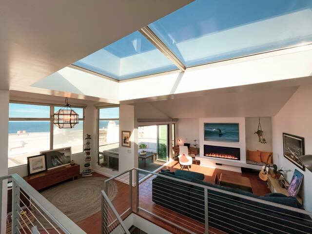 Luxury Beach Townhouse with Panoramic Ocean Views gallery image 3