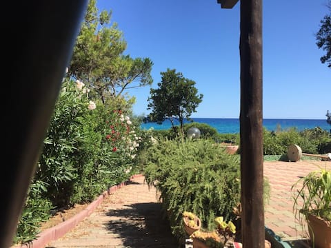 House on the sea and direct beach access