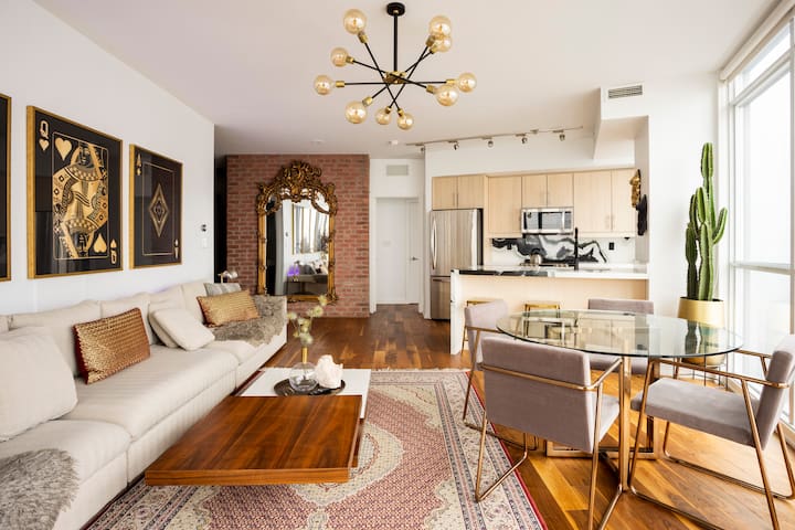 Presidential Loft – Stunning Water and City Views