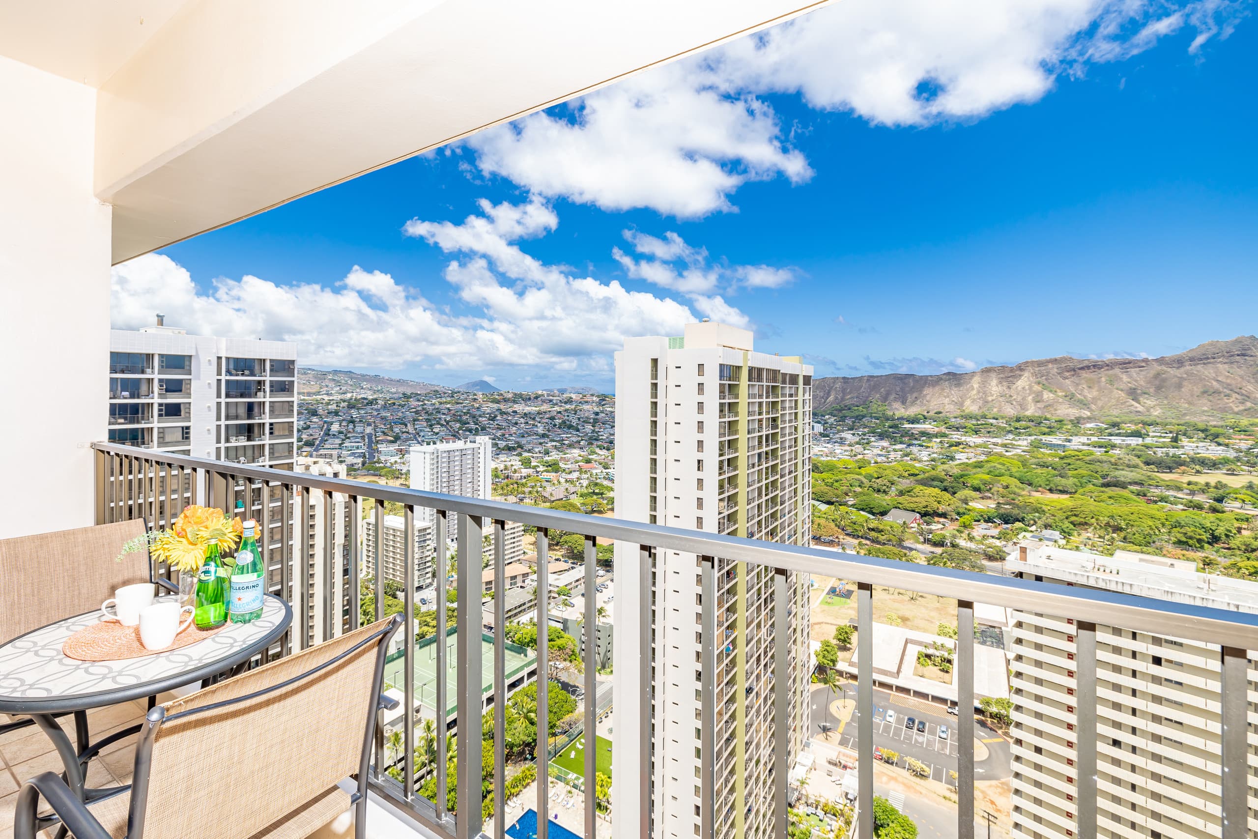 Condo in Honolulu · ★4.84 · 1 bedroom · 3 beds · 1 private bath - Image 24