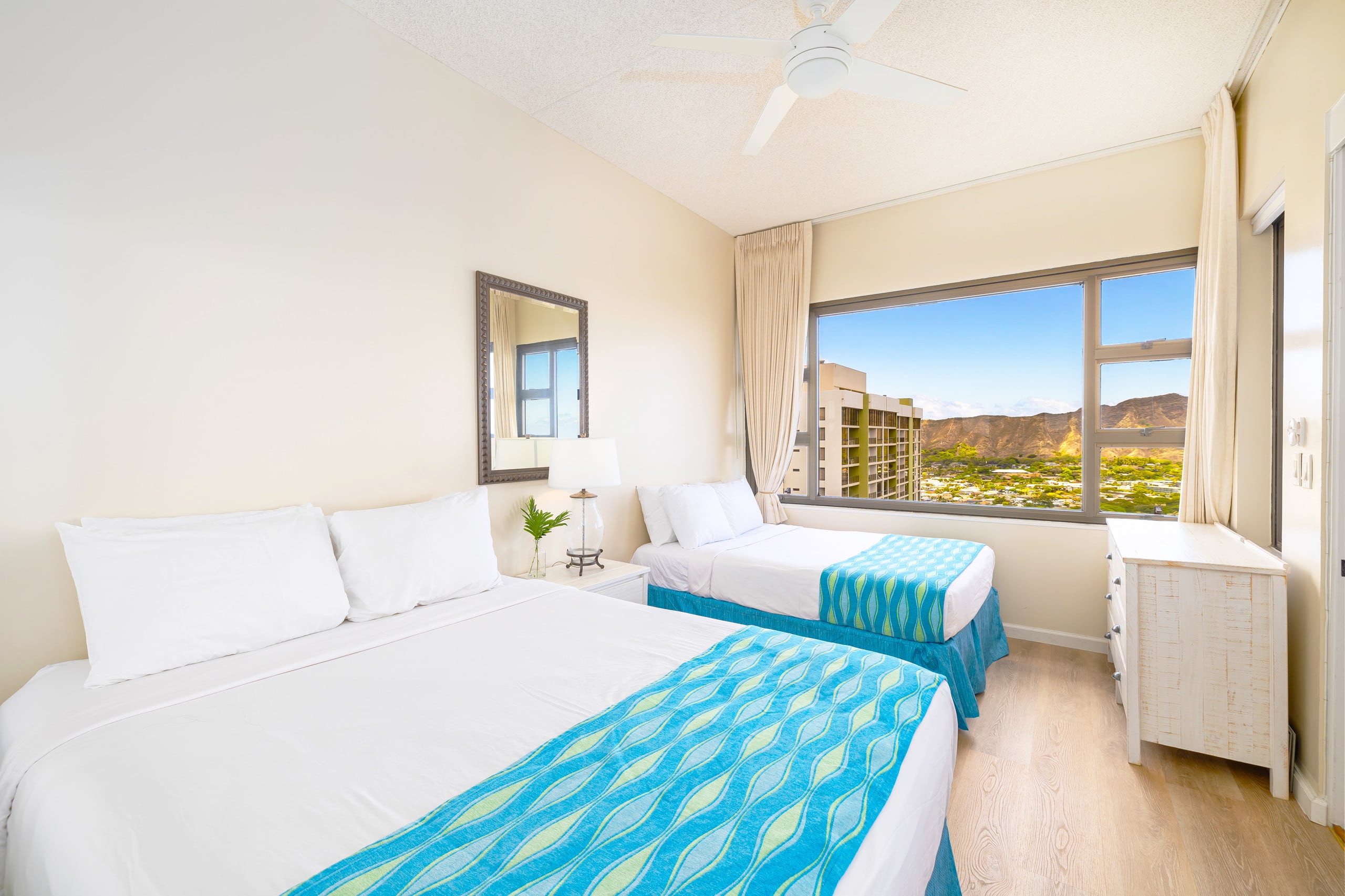 Condo in Honolulu · ★4.84 · 1 bedroom · 3 beds · 1 private bath - Image 2