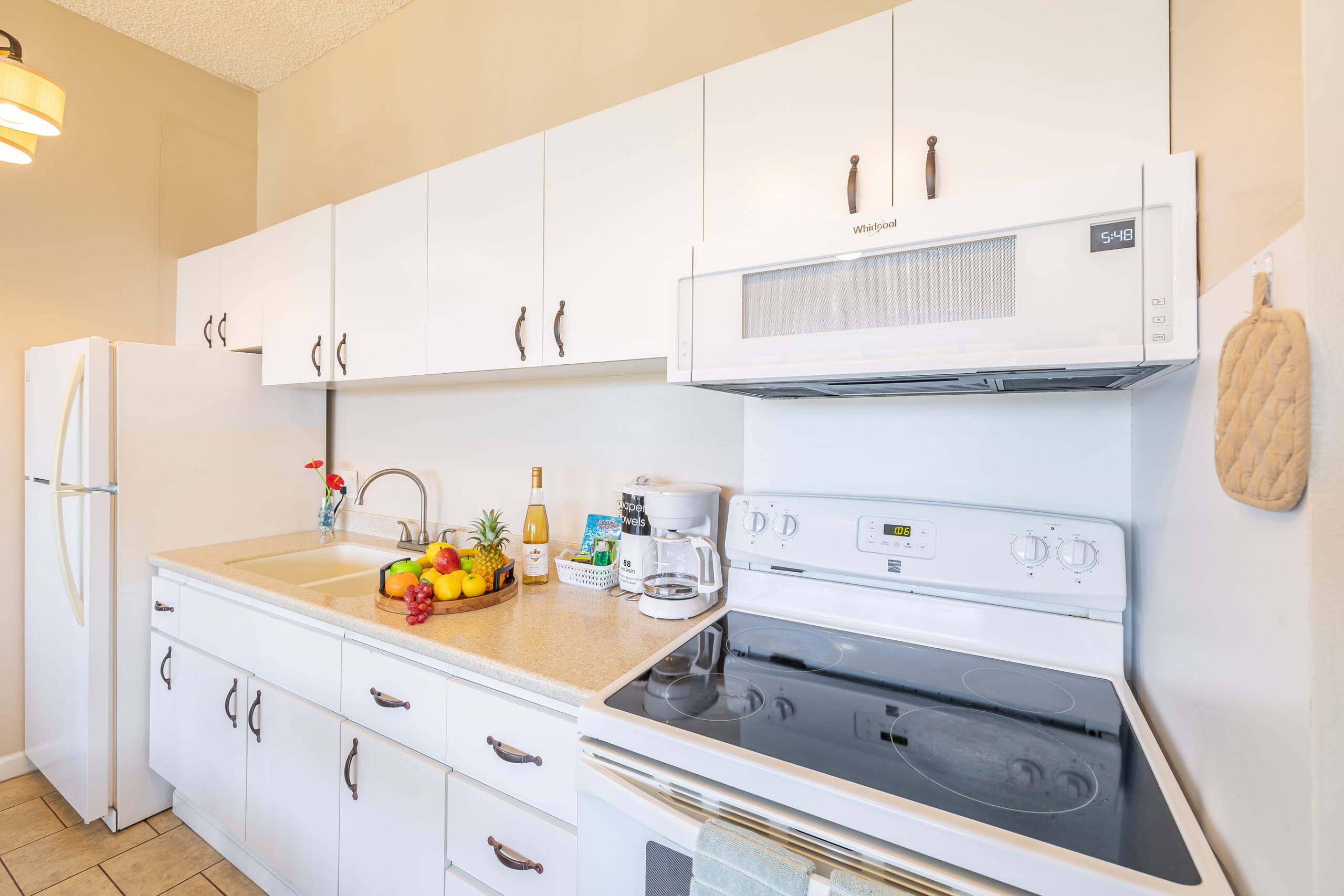 Condo in Honolulu · ★4.84 · 1 bedroom · 3 beds · 1 private bath - Image 10