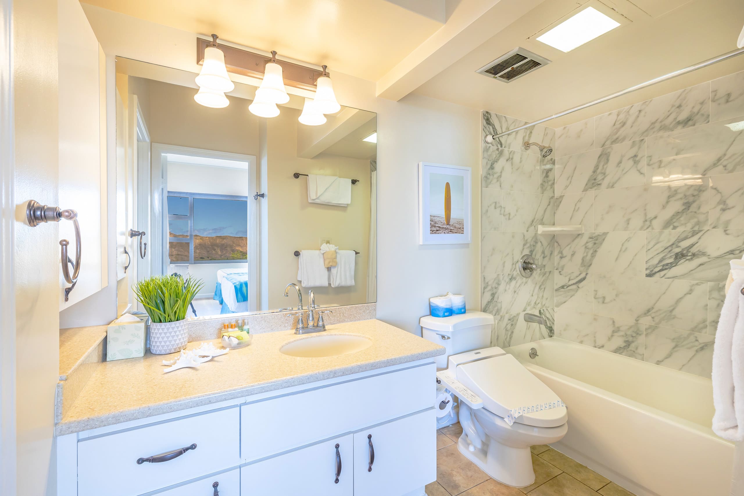 Condo in Honolulu · ★4.84 · 1 bedroom · 3 beds · 1 private bath - Image 17