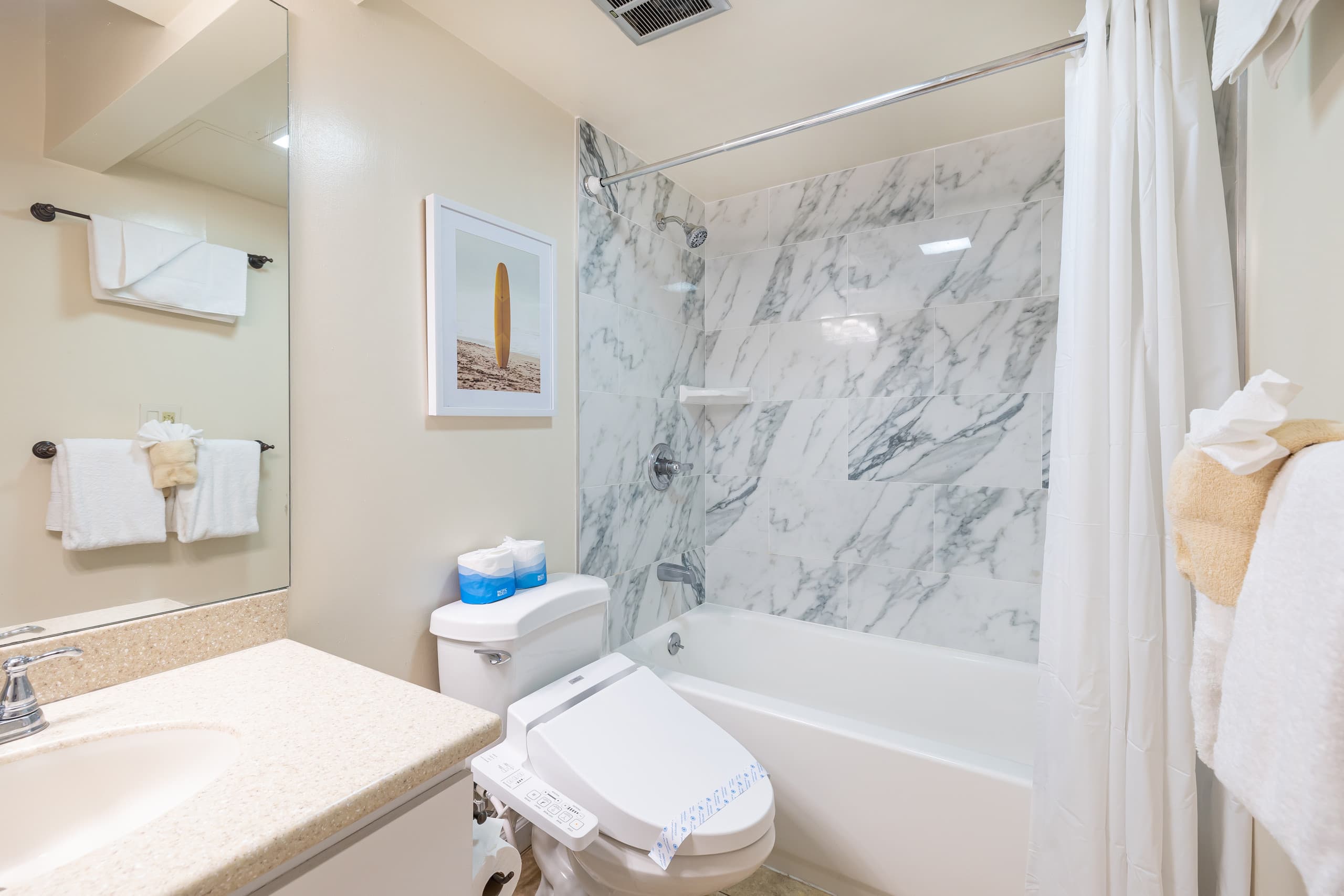 Condo in Honolulu · ★4.84 · 1 bedroom · 3 beds · 1 private bath - Image 18
