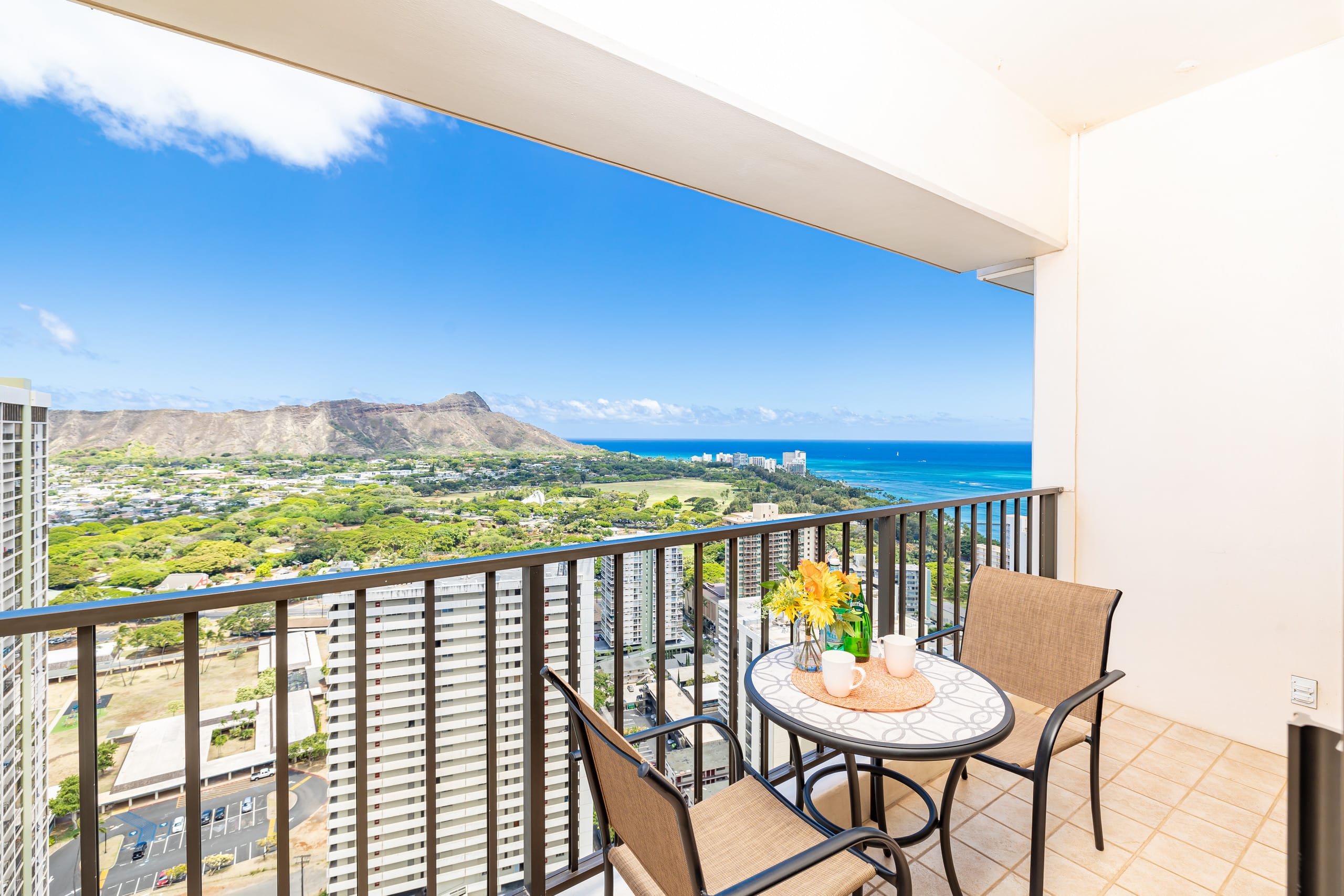 Condo in Honolulu · ★4.84 · 1 bedroom · 3 beds · 1 private bath - Image 20