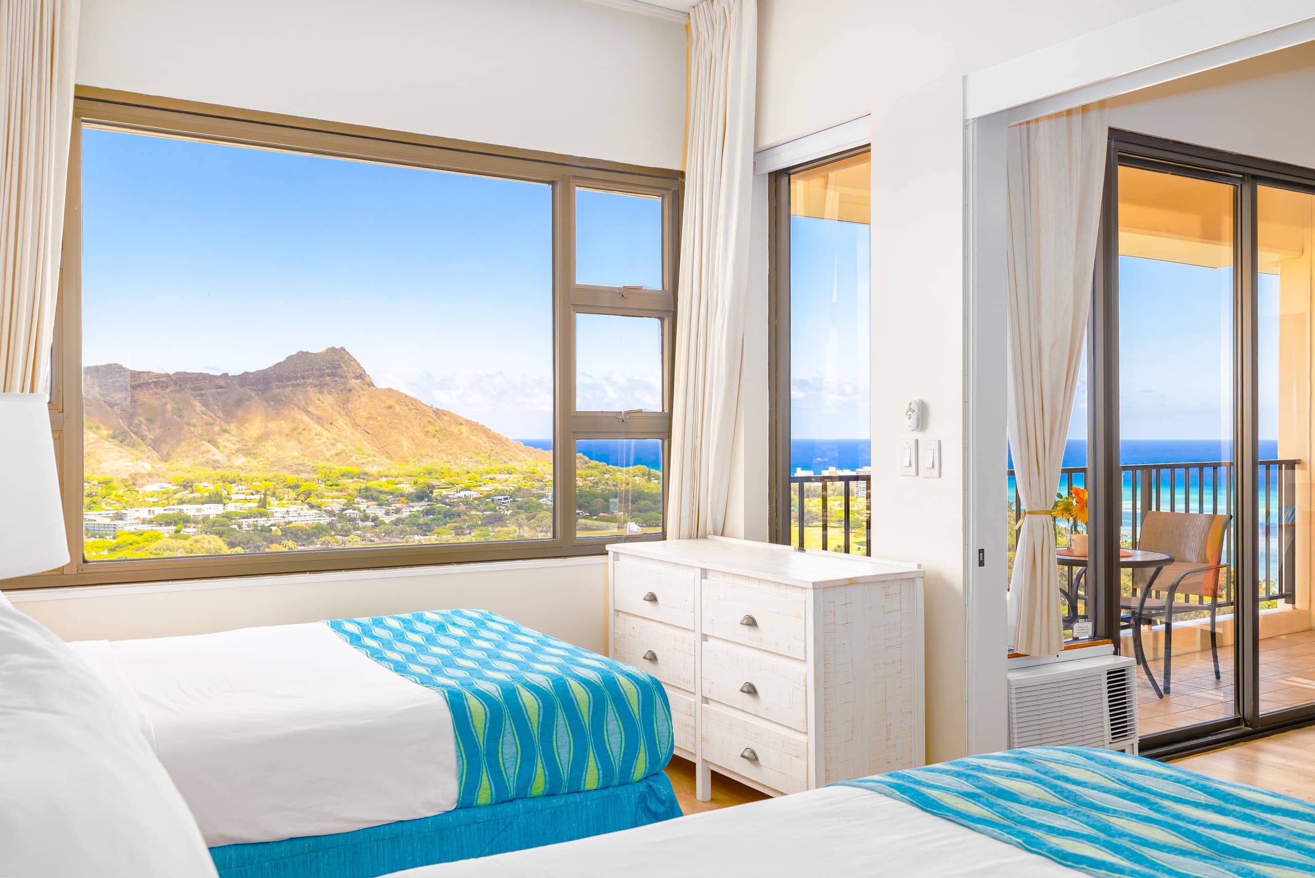 Condo in Honolulu · ★4.84 · 1 bedroom · 3 beds · 1 private bath - Image 15