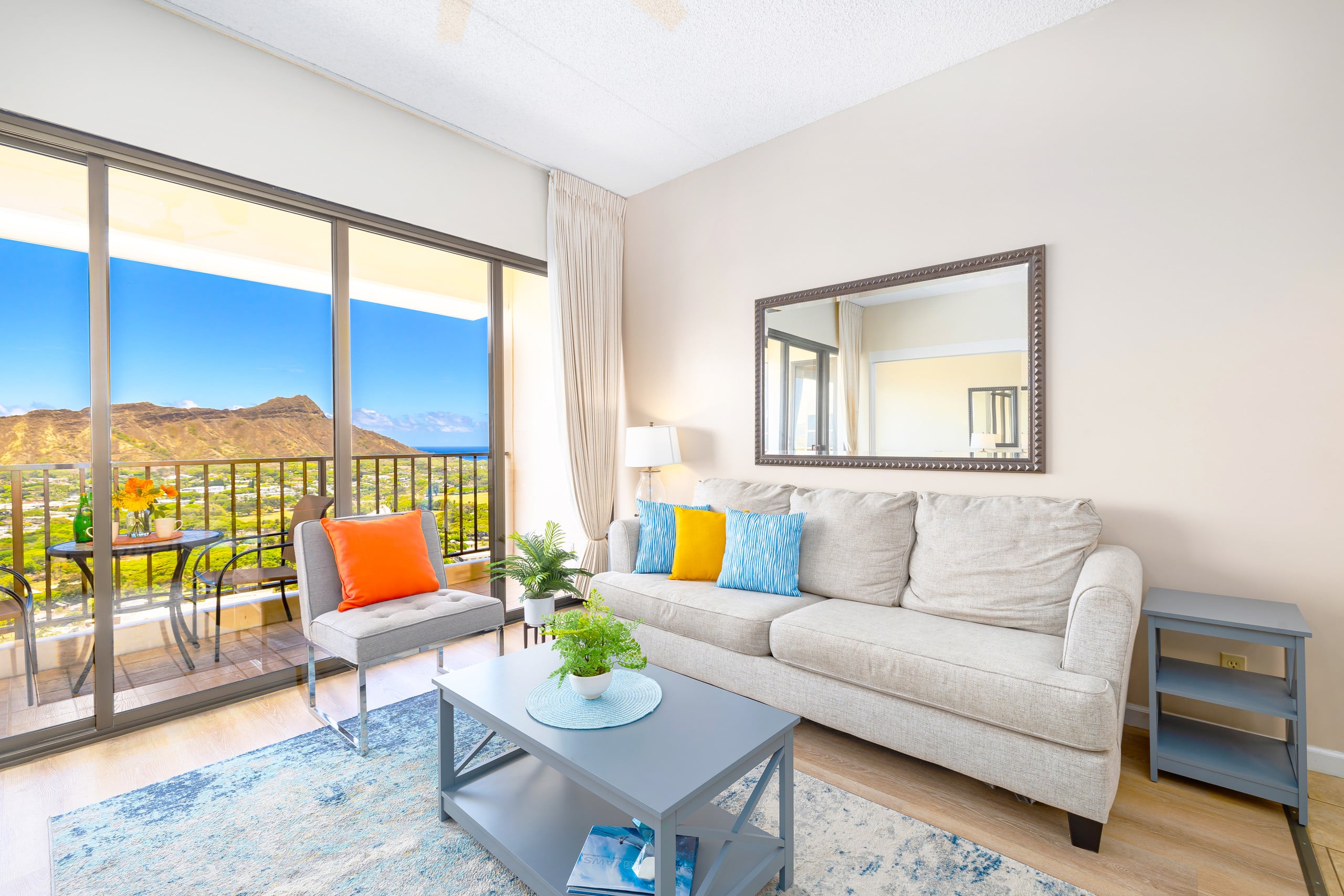 Condo in Honolulu · ★4.84 · 1 bedroom · 3 beds · 1 private bath - Image 5