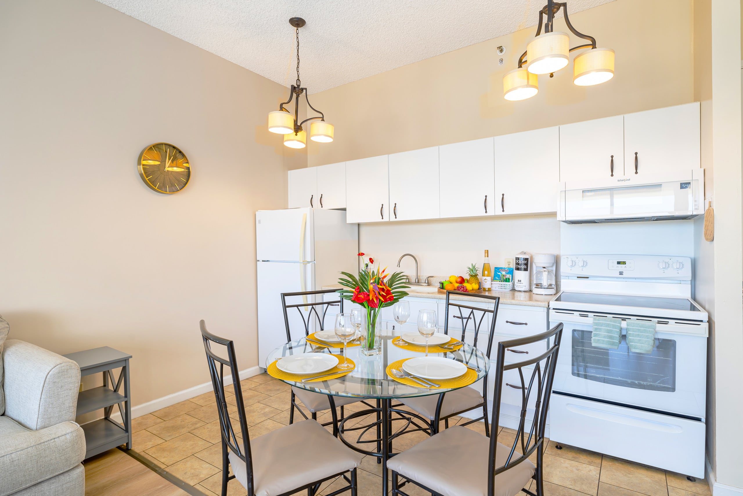 Condo in Honolulu · ★4.84 · 1 bedroom · 3 beds · 1 private bath - Image 13