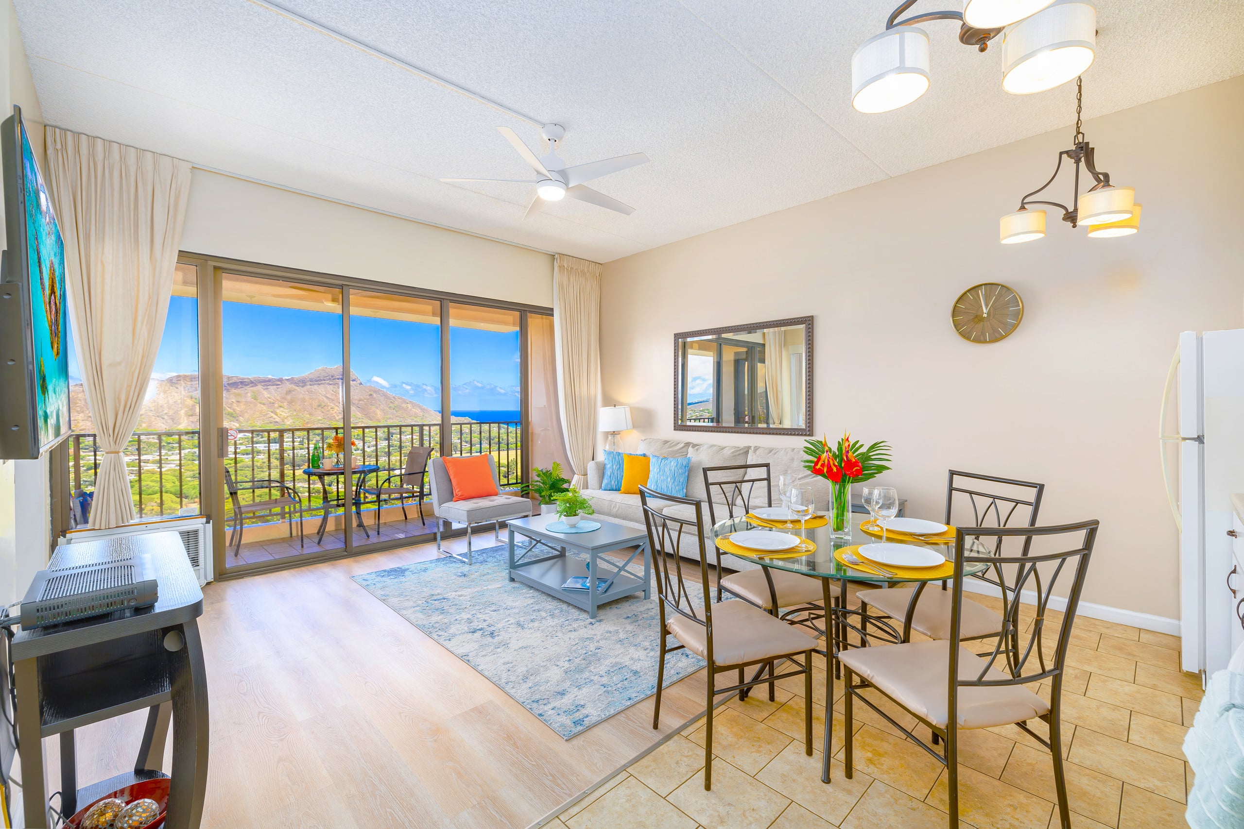 Condo in Honolulu · ★4.84 · 1 bedroom · 3 beds · 1 private bath - Image 12