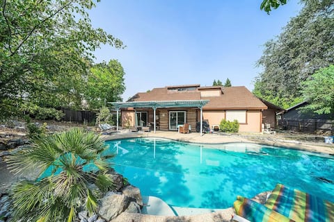 The Sereniti House :: Tranquil Escape With Hot Tub