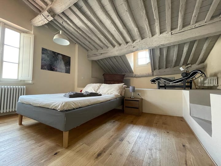 sovrum med dubbelsäng 1