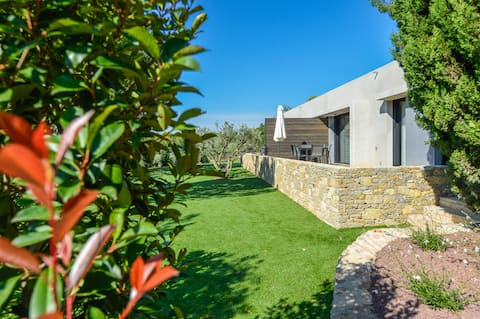 Lodge 1 with views of the vineyards