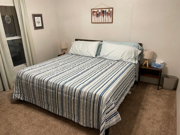 Dormitorio principal - cama tamaño king.