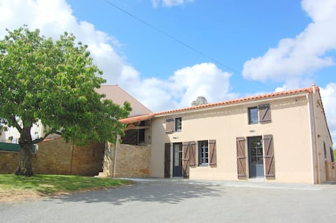 L'Échaudi, family cottage, warm and spacious!