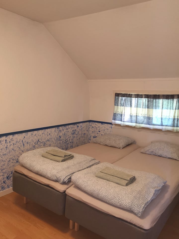 Spálňa - manželská posteľ (180 x 200)