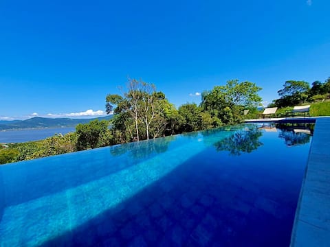 Unparalleled, infinity pool, 5 heated suites, lagoon view