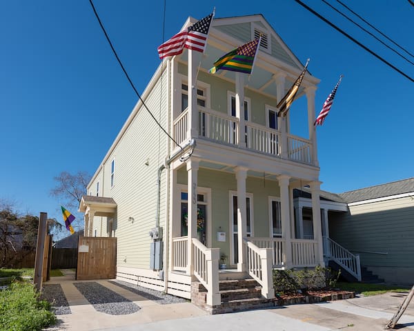 Prince Philip-Royal Treatment Near Garden District