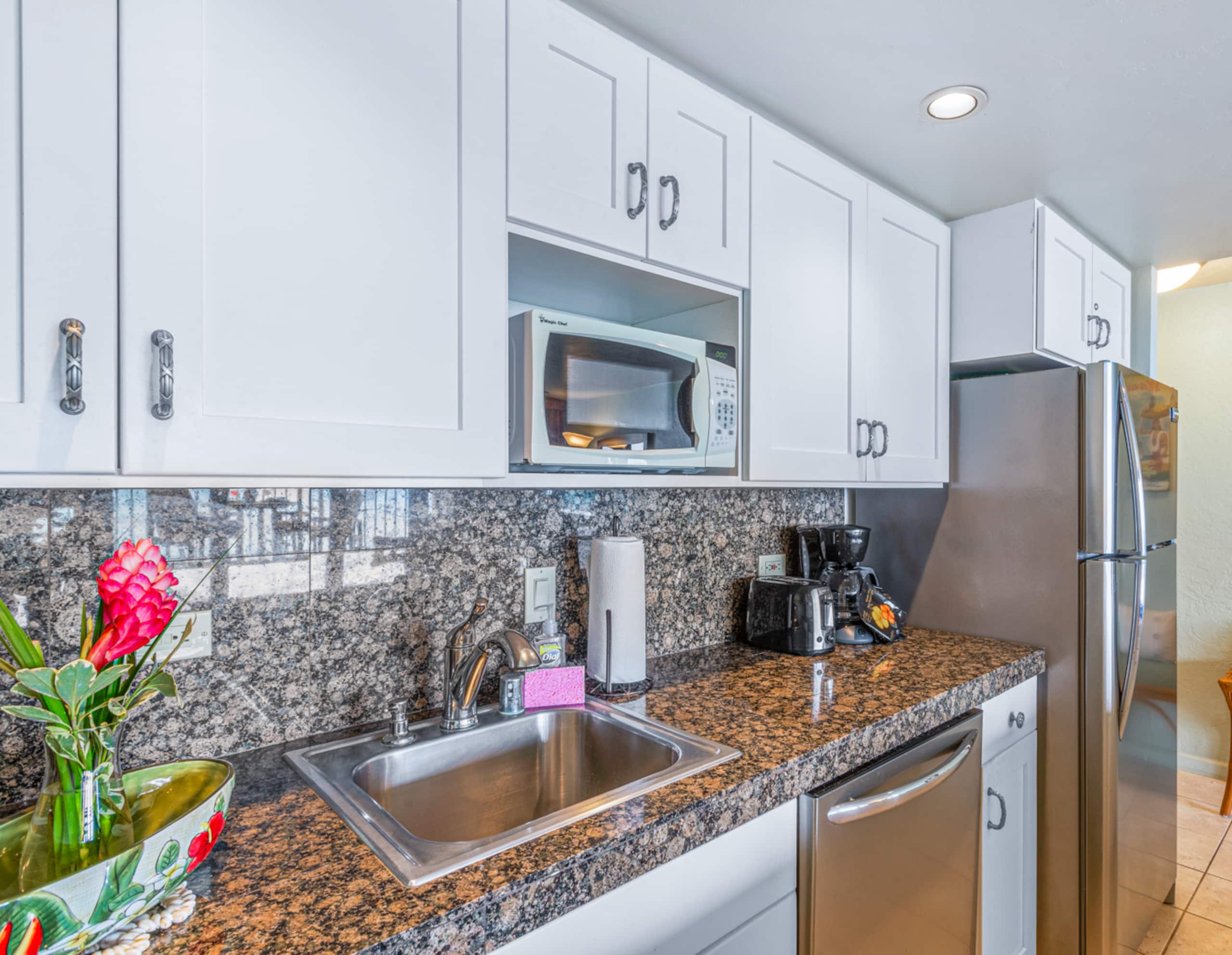 Condo in Lahaina · ★4.89 · 1 bedroom · 2 beds · 1 bath - Image 6