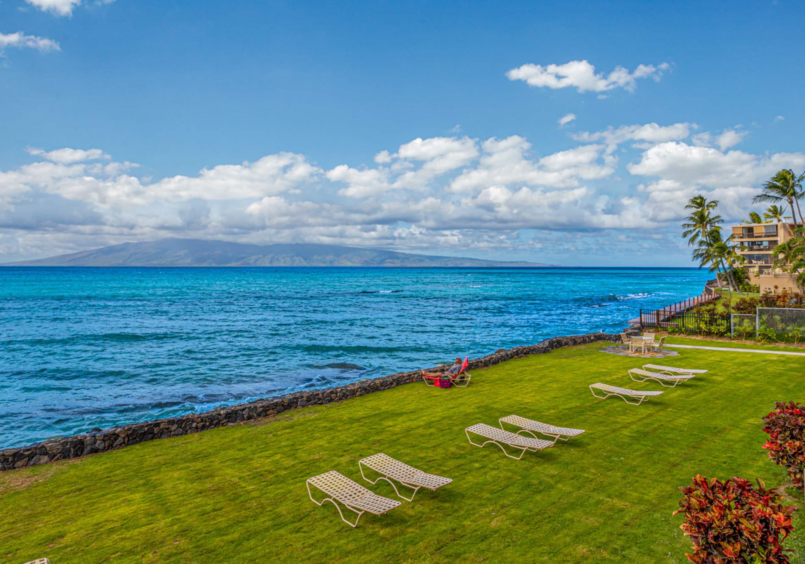 Condo in Lahaina · ★4.89 · 1 bedroom · 2 beds · 1 bath - Image 25