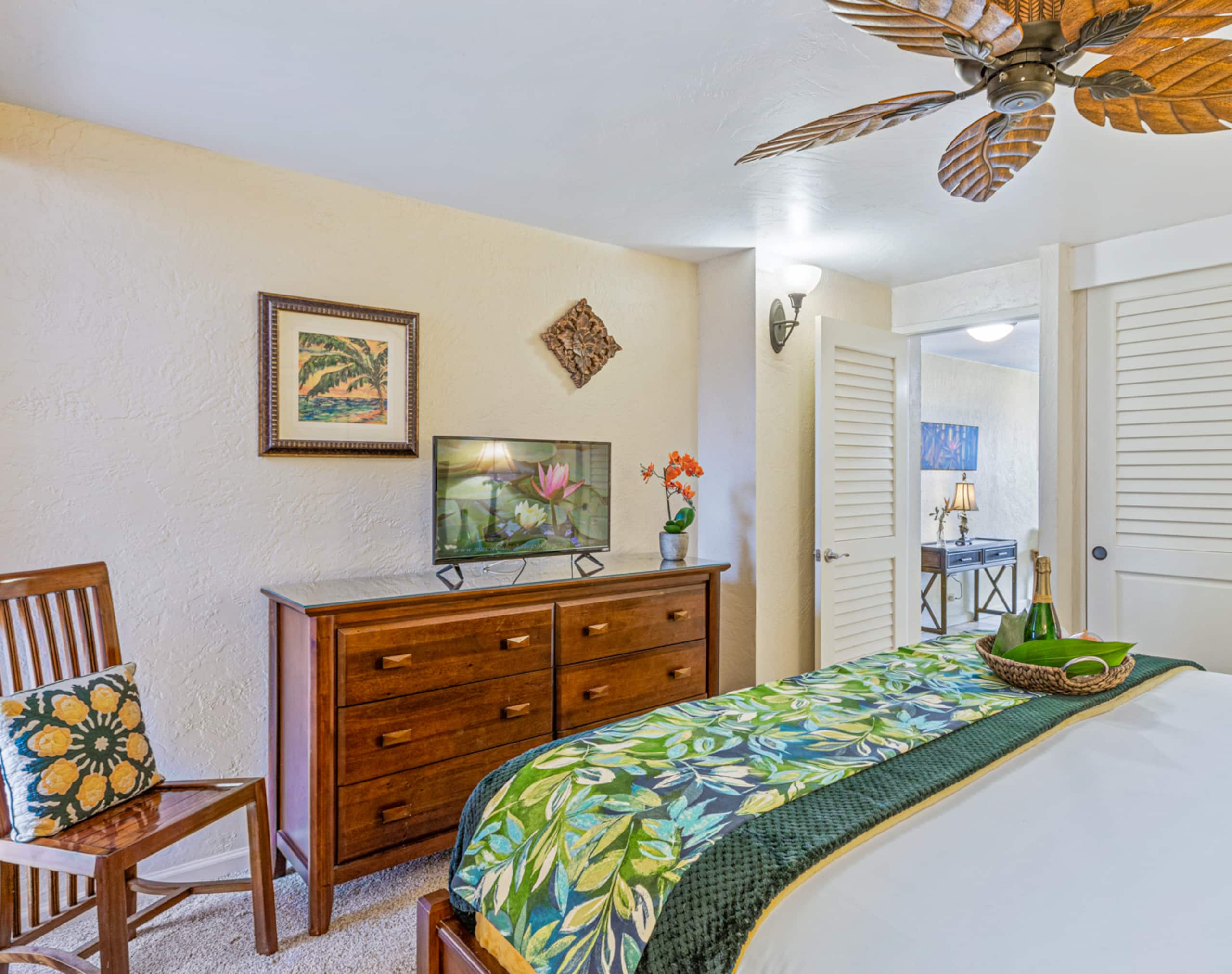 Condo in Lahaina · ★4.89 · 1 bedroom · 2 beds · 1 bath - Image 16