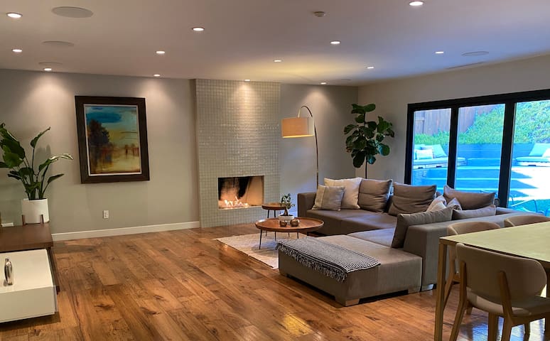 Modern Designer Home • Near La Jolla & Beaches