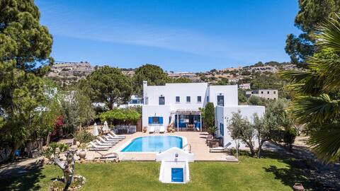 Blue Sapphire Luxury Villa with private pool
