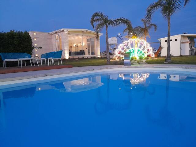 VILLA con piscina riscaldata Torre San Giovanni