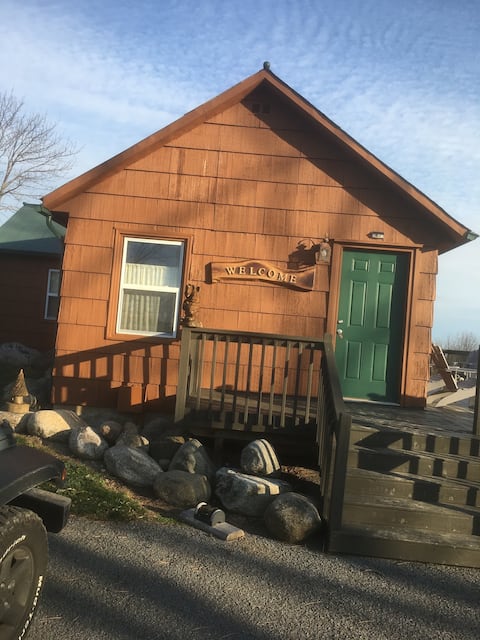 Relaxing Getaway Cabin...Explore The Finger Lakes!