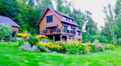 5 acre Stowe home; views, hot tub, fireplace &pond