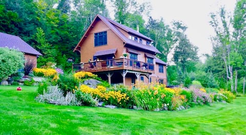 5 acre Stowe home; views, hot tub, fireplace &pond